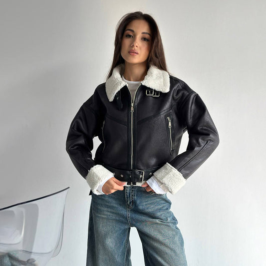 Damen Kunstlederjacke mit hochwertigem Fleece-Futter und figurformendem Gürtel Stalluxe