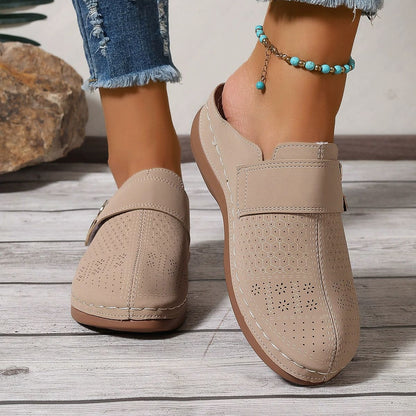 Damen Atmungsaktive Clogs mit modischen Perforationen und verstellbarem Riemen Stalluxe