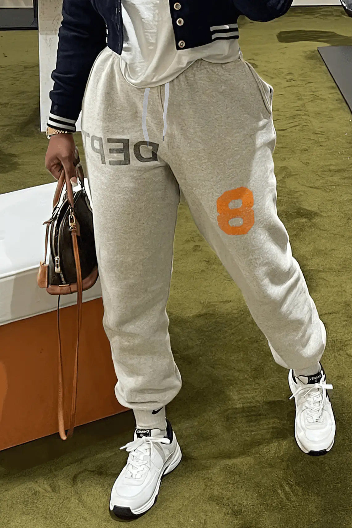 Damen Bequeme Sportpants mit moderner Grafik und elastischem Bund Stalluxe