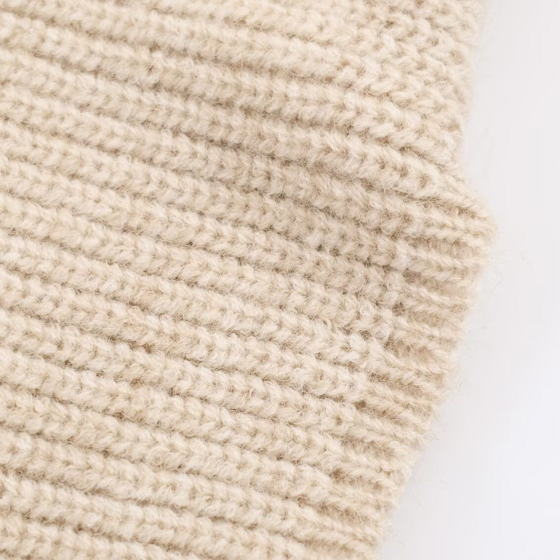 Damen Modischer Poncho mit feinem Strick und fellähnlichem Detail Stalluxe