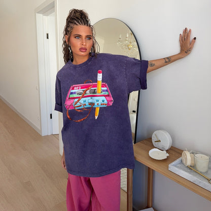 Damen Oversized T-Shirt mit kreativem 80er-Jahre Grafikdesign Stalluxe Lila