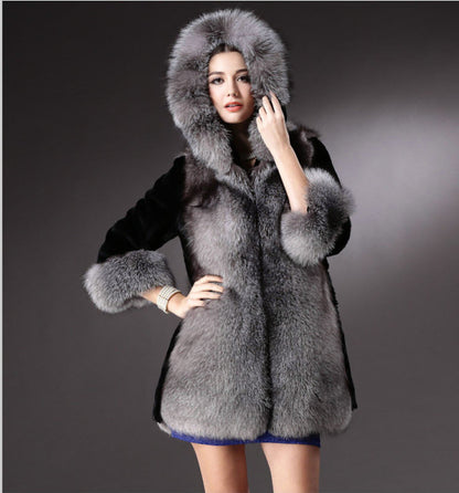 Damen Luxus Kunstpelzjacke mit Kapuze und dekorativen Details Stalluxe