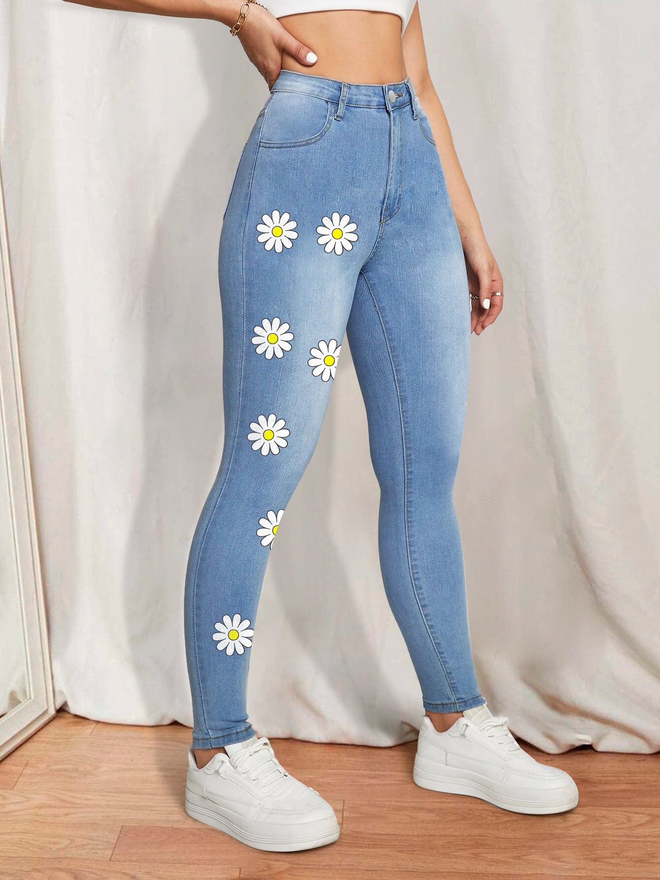 Damen Hochtaillierte Skinny-Jeans mit stilvollen Blumenapplikationen Stalluxe Mittelblau S