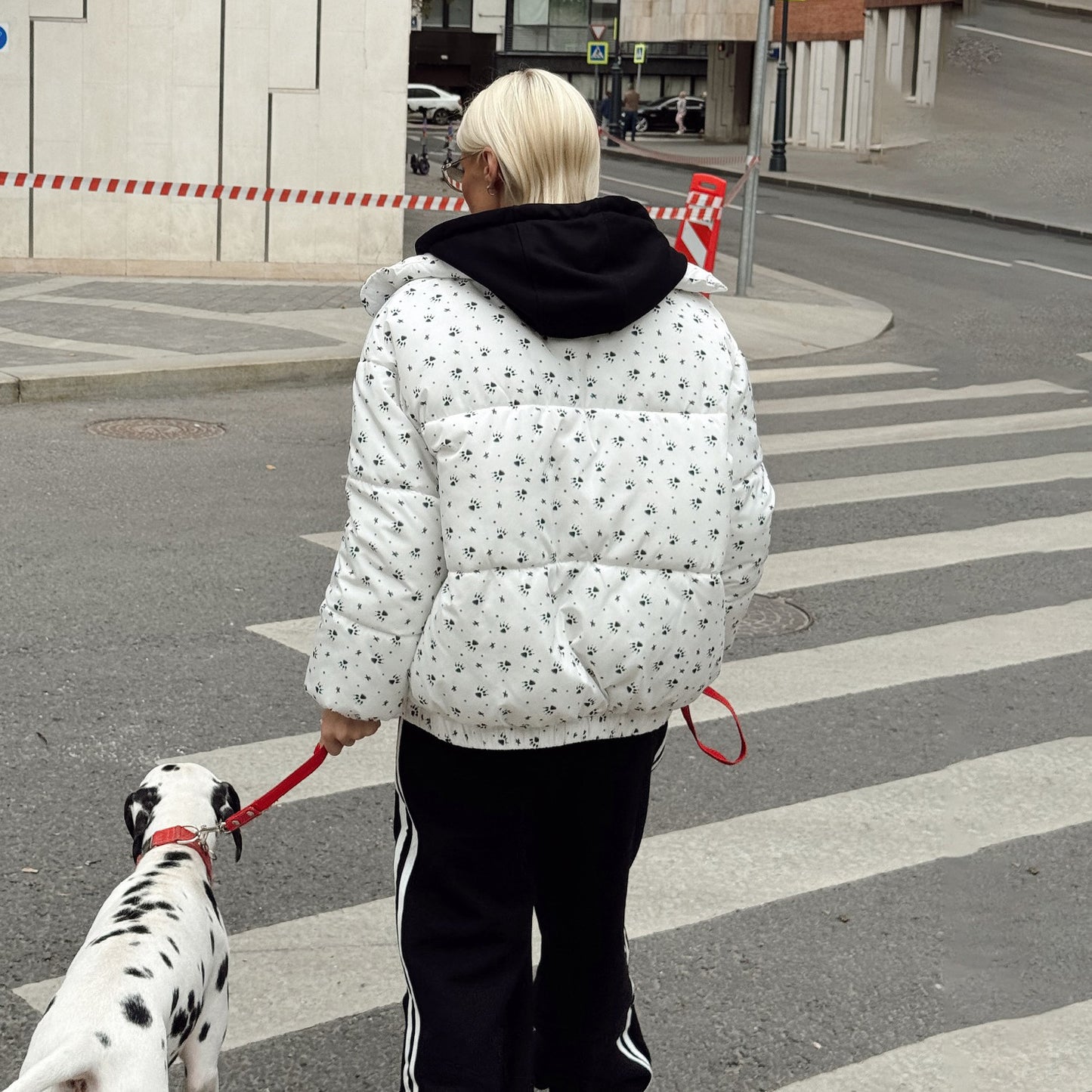 Damen Steppjacke mit floralen Mustern und hohem Kragen Stalluxe