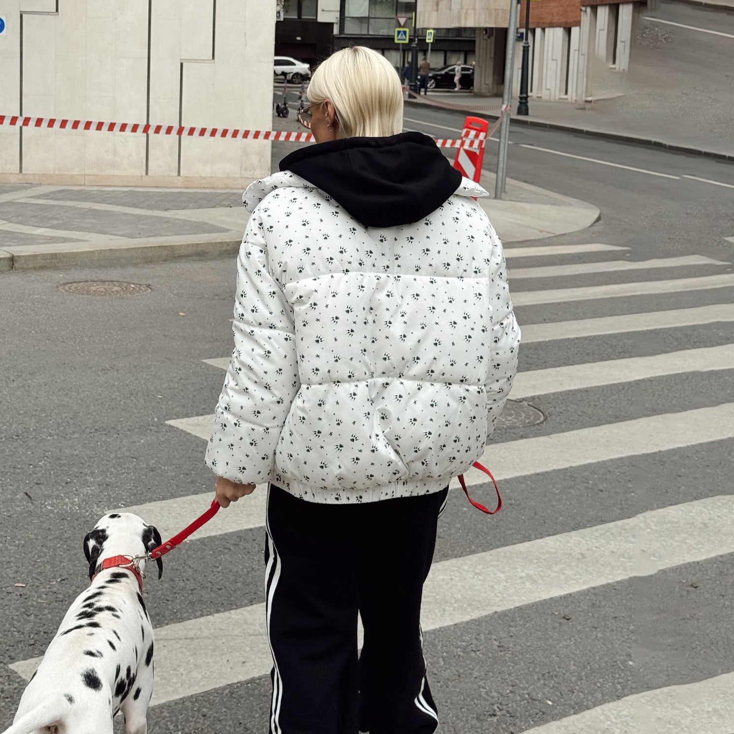 Damen Steppjacke mit floralen Mustern und hohem Kragen Stalluxe