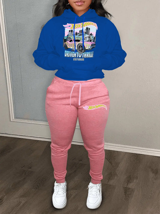 Damen bequemer Kapuzenpullover und Jogginghose Set mit auffälligem Auto-Motiv Stalluxe