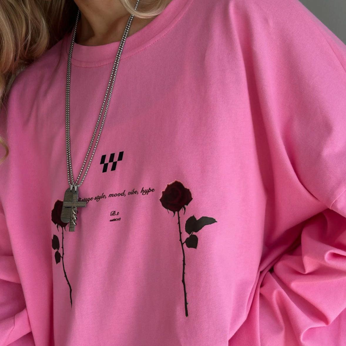 Damen Oversized Langarm-T-Shirt mit floralen Grafikdetails Stalluxe