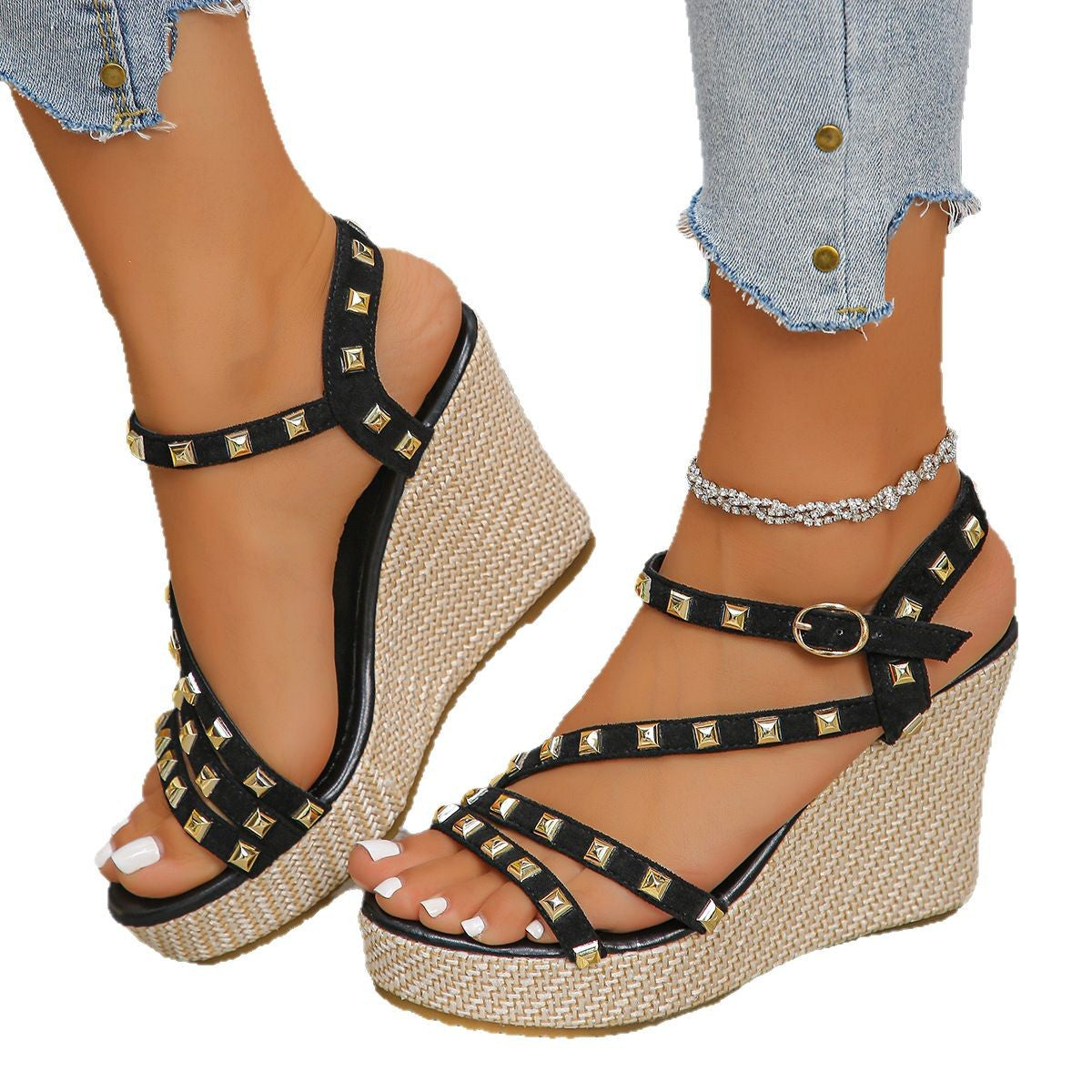 Damen Wedge-Sandalen mit eleganten Nieten und geflochtenem Absatz Stalluxe