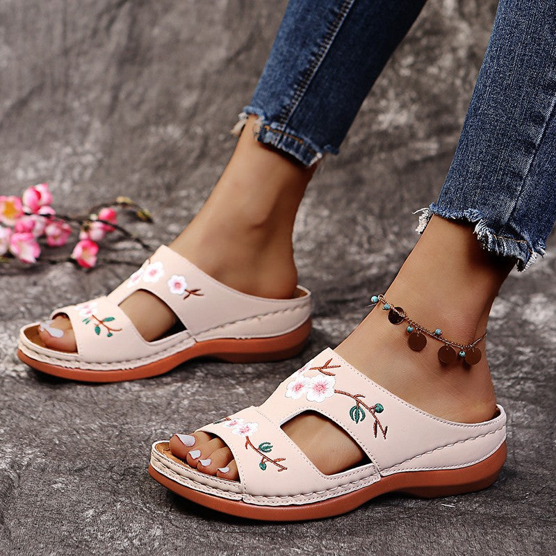 Damen bequeme Pantoletten mit floralem Stickdesign und anatomischer Fußbettung Stalluxe