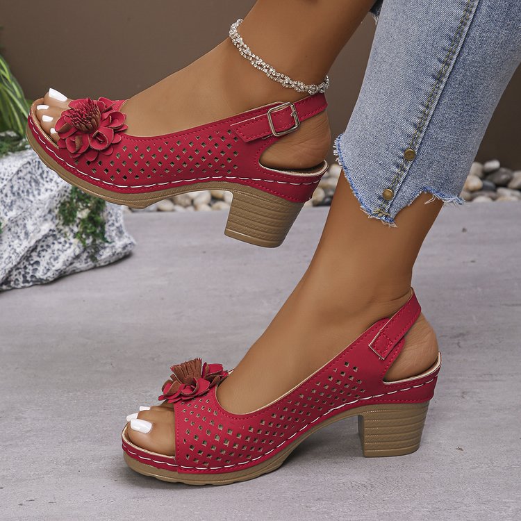 Damen Clogs mit dekorativem Blumendetail und perforierter Oberfläche Stalluxe