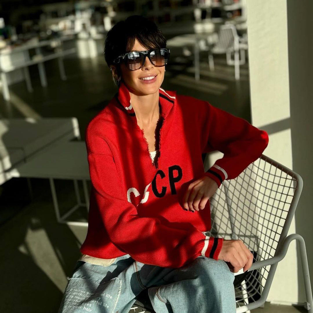 Damen lässiger Pullover mit sportlichem Schriftzug und trendigen Rippabschlüssen Stalluxe