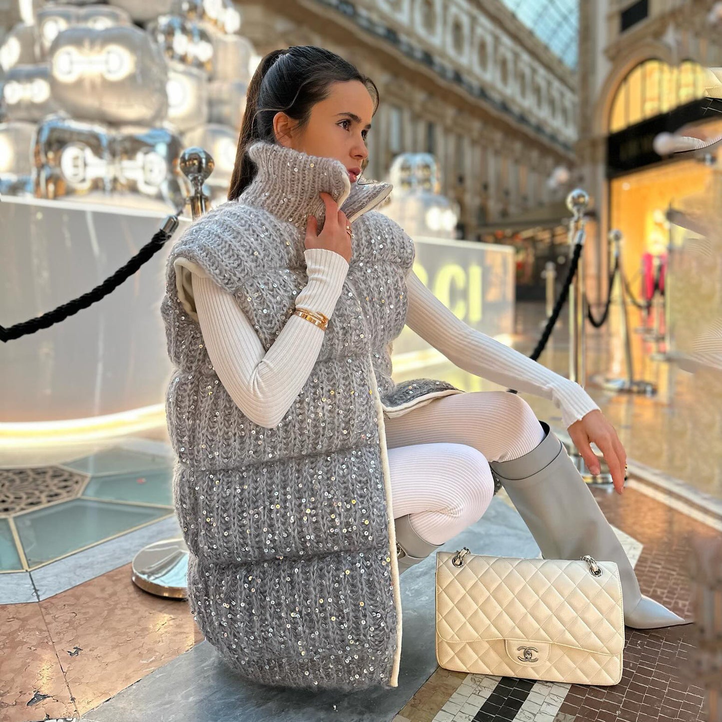 Damen Steppweste mit eleganten Pailletten-Details und hohem Kragen Stalluxe