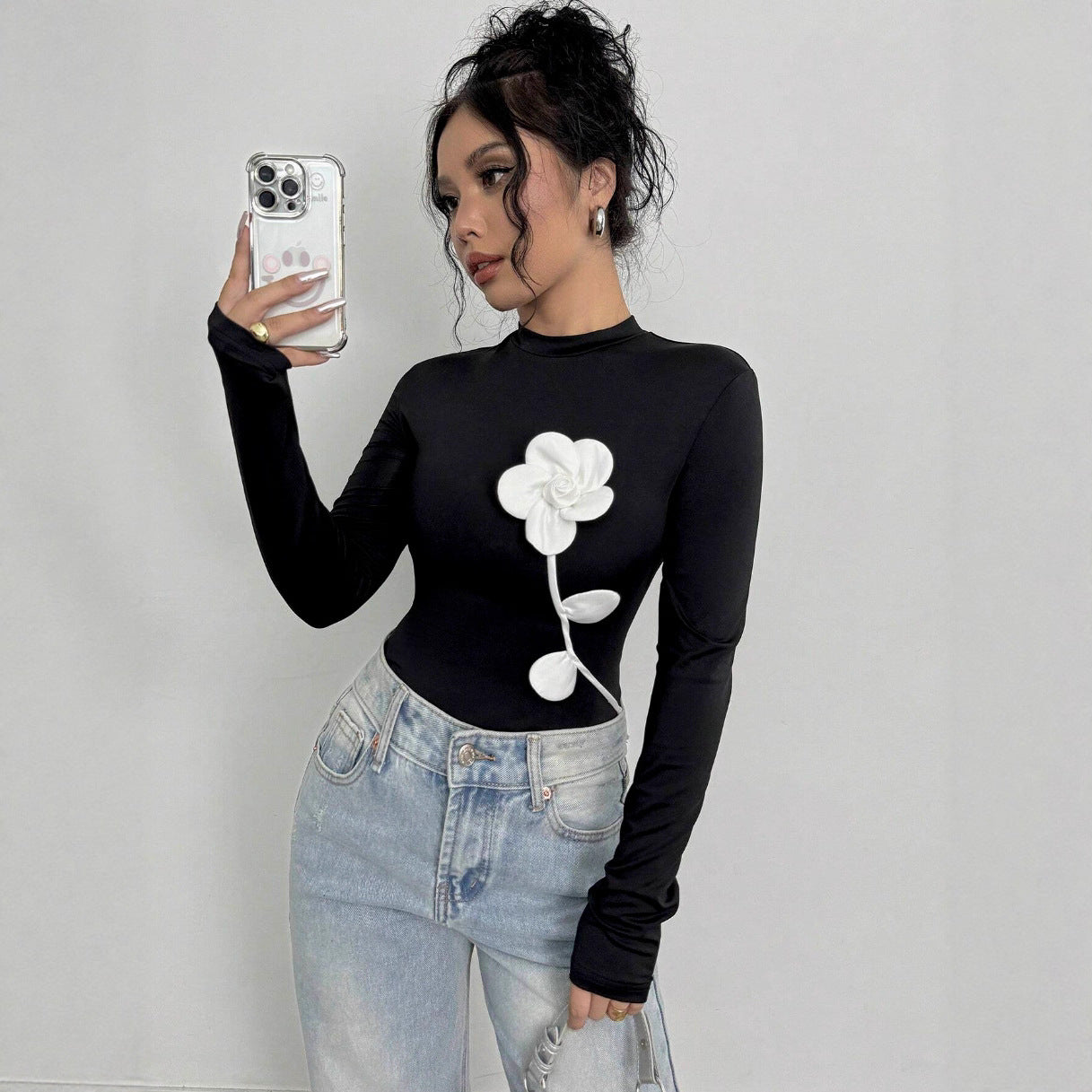 Damen Langärmliges T-Shirt mit 3D-Blumenapplikation Stalluxe