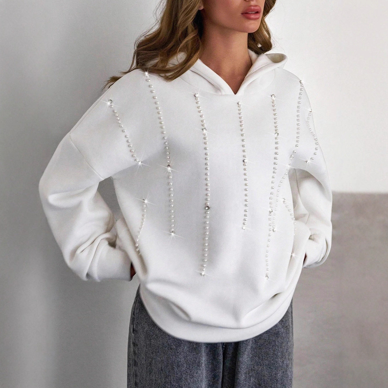 Damen Oversized Kapuzenpullover mit eleganten Perlenakzenten Stalluxe