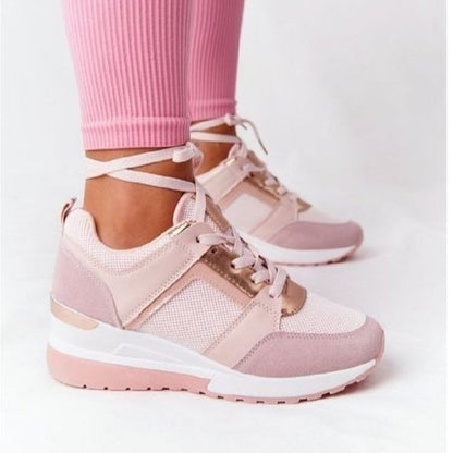 Damen Wedge-Sneaker mit atmungsaktiver Oberflächenstruktur und modischen Akzenten Stalluxe