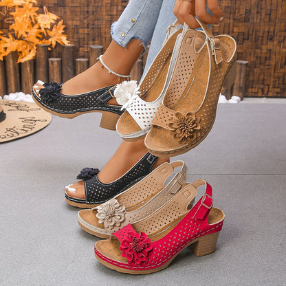 Damen Clogs mit dekorativem Blumendetail und perforierter Oberfläche Stalluxe