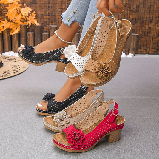 Damen Clogs mit dekorativem Blumendetail und perforierter Oberfläche Stalluxe