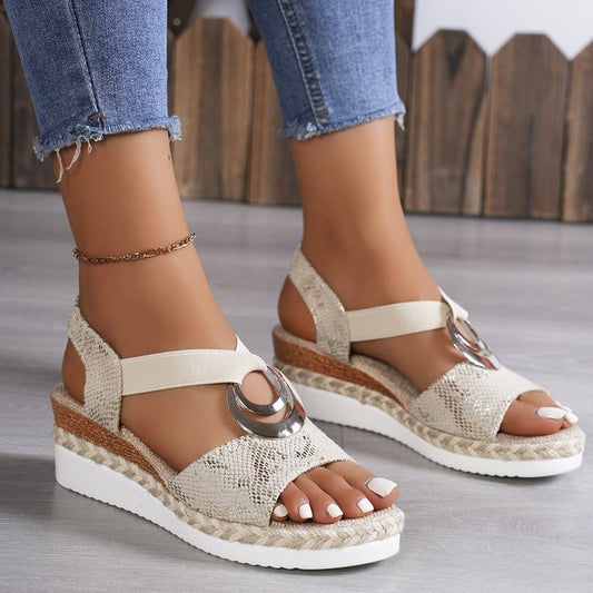 Damen Wedge-Sandalen mit modischer Schnalle und gepolstertem Fußbett Stalluxe