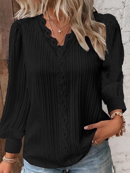 Damen Bluse mit raffiniertem Falten-Design und eleganten Spitzenakzenten Stalluxe