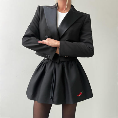 Damen Blazer mit tailliertem Schnitt und voluminösem Rock Stalluxe