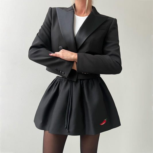 Damen Blazer mit tailliertem Schnitt und voluminösem Rock Stalluxe