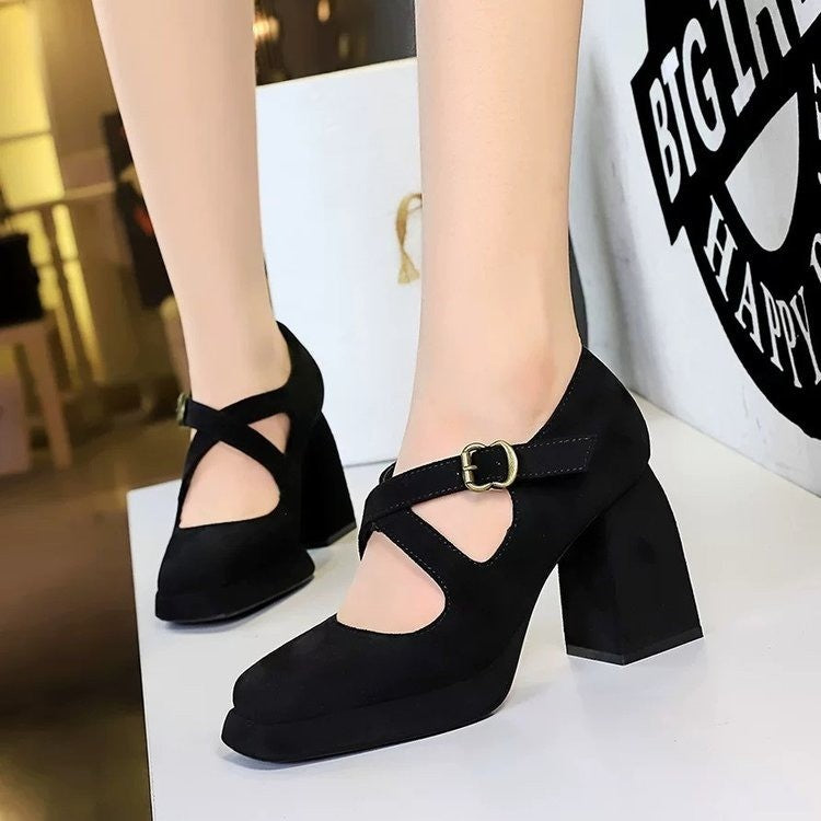 Damen Plateau-Pumps mit eleganter Schnallenapplikation Stalluxe
