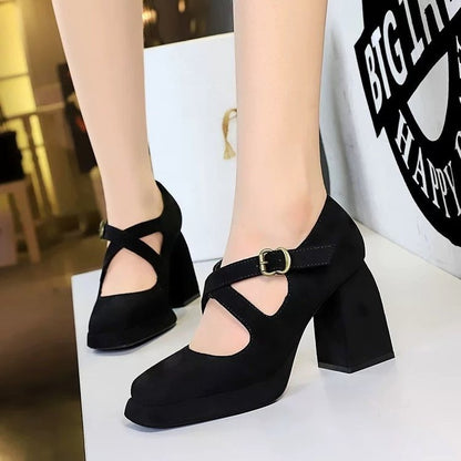 Damen Plateau-Pumps mit eleganter Schnallenapplikation Stalluxe