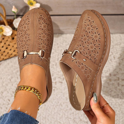Damen Komfortable Clogs mit floraler Applikation Stalluxe