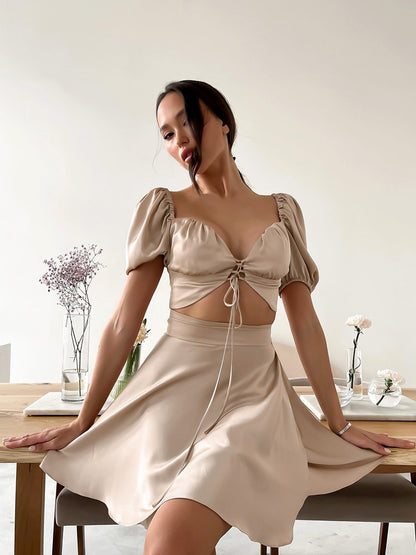 Damen Festliches Minikleid mit tailliertem Schnitt und Puffärmeln Stalluxe