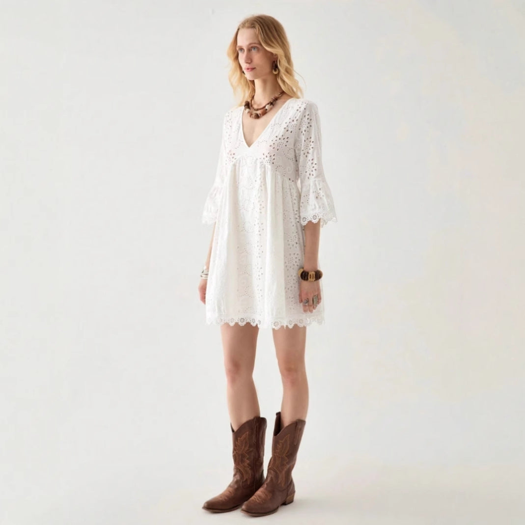 Damen Bluse mit verspieltem Lochmuster und Rüschendetails Stalluxe