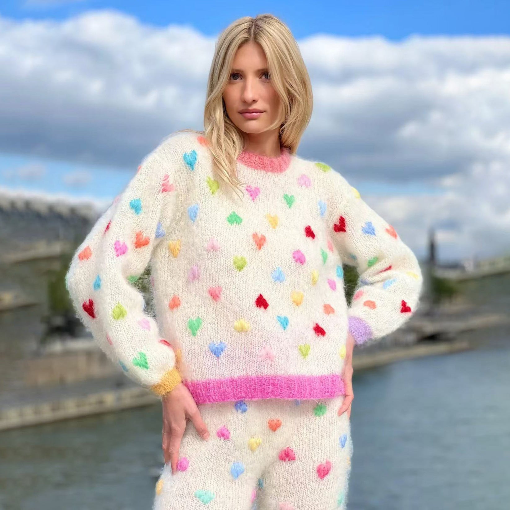 Damen Pullover mit farbenfrohen Herz-Applikationen und weichem Material Stalluxe