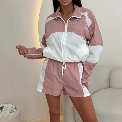 Damen sportlicher Zweiteiler mit winddichter Jacke und lässigen Shorts Stalluxe