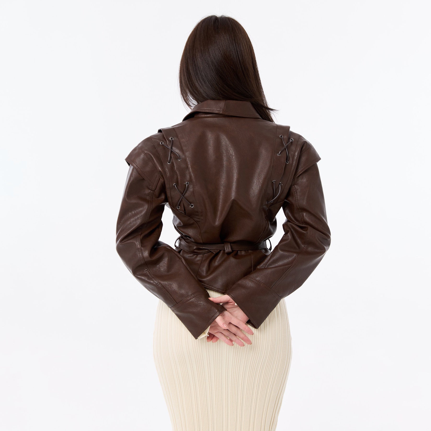 Damen Modischer Lederblazer mit tailliertem Schnitt und einzigartigen Bindegürteln Stalluxe