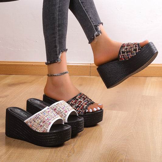 Damen Wedge-Pantoletten mit modernen Textilakzenten und rutschfester Plattform-Sohle Stalluxe