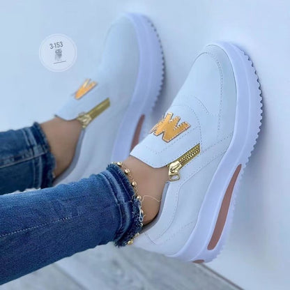 Damen Sneakers mit glänzenden Metallic-Akzenten und praktischem Reißverschluss Stalluxe