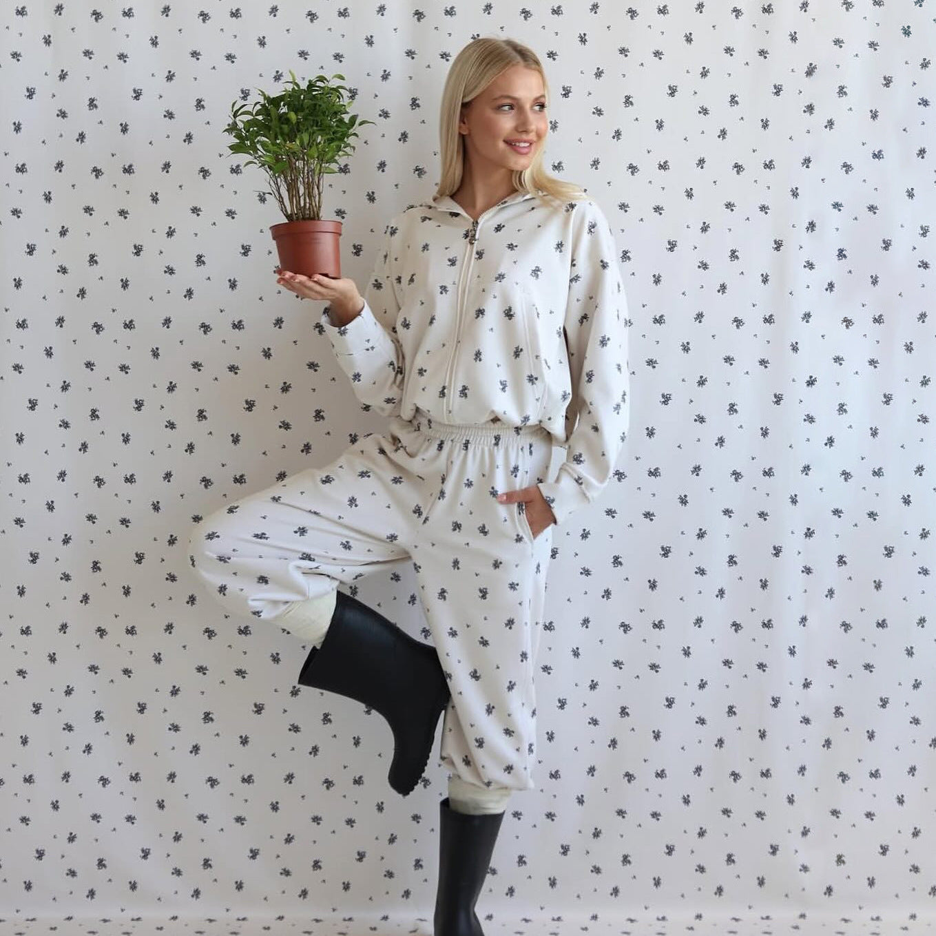 Damen Sportlicher Freizeitanzug mit floralem Muster und hohem Kragen Stalluxe