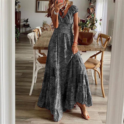 Damen Maxikleid mit tiefem V-Ausschnitt und femininem Muster Stalluxe