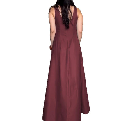 Damen Maxikleid mit elegantem V-Ausschnitt und praktischen Taschen Stalluxe