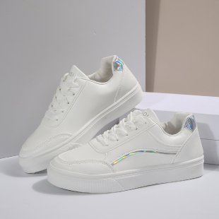 Damen Sportliche Sneakers mit holographischen Akzenten Stalluxe