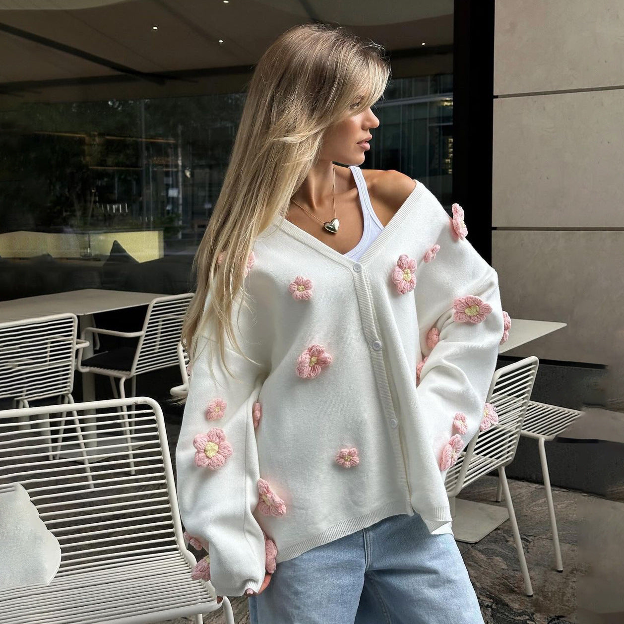 Damen Strickjacke mit floralem 3D-Design und V-Ausschnitt Stalluxe