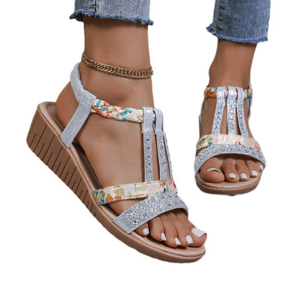 Damen Bequeme Wedgesandalen mit modischer Riemenstruktur und Glitzerakzenten Stalluxe