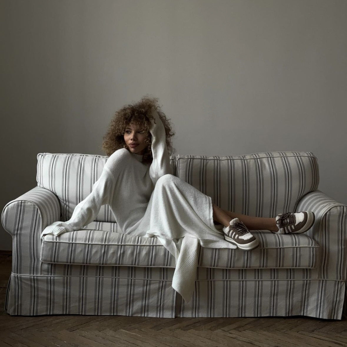 Damen Oversized Strickkleid mit langen Ärmeln und breitem Saum Stalluxe