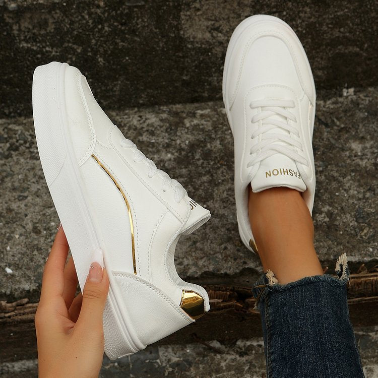 Damen Sportliche Sneakers mit holographischen Akzenten Stalluxe