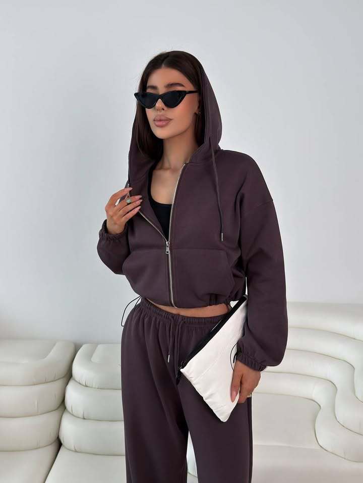 Damen modischer Hoodie mit kurzem Schnitt und passenden Jogginghosen Stalluxe