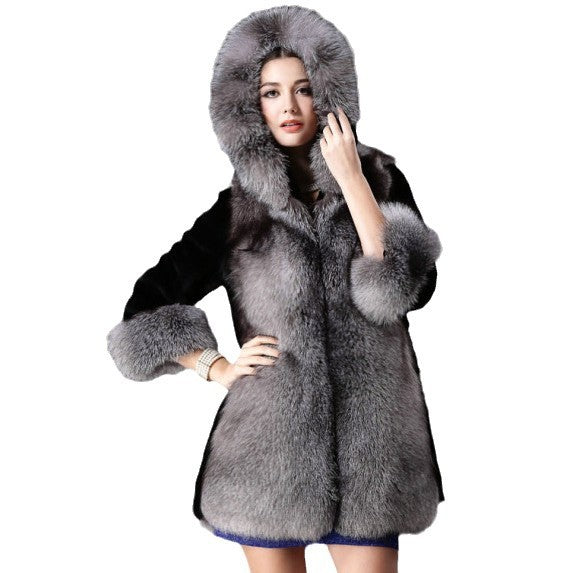 Damen Luxus Kunstpelzjacke mit Kapuze und dekorativen Details Stalluxe