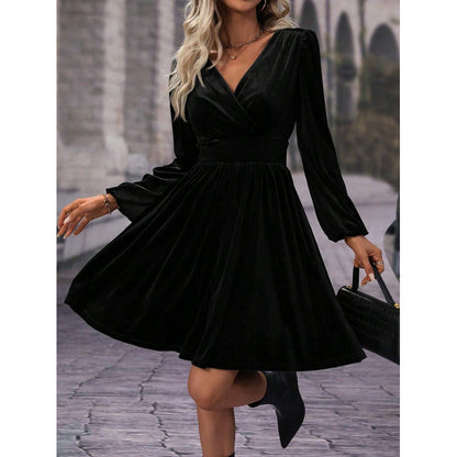 Damen Skaterkleid mit eleganten Raffung und V-Ausschnitt Stalluxe Schwarz