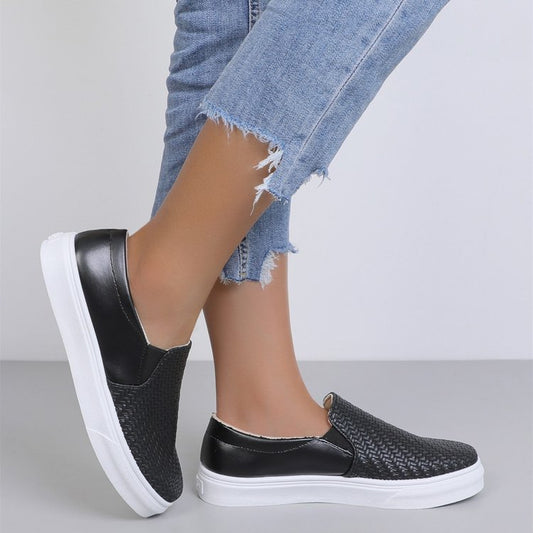 Damen Slip-On Sneakers mit strukturierter Oberfläche und flexiblem Fußbett Stalluxe