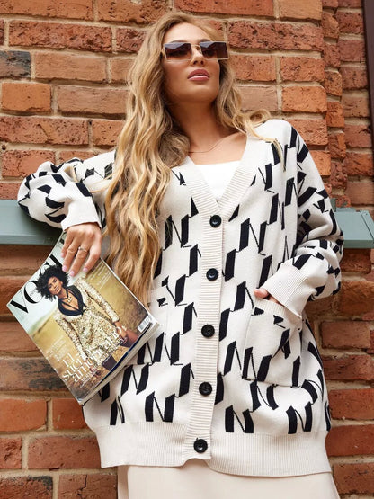 Damen modischer Strickmantel mit kontrastierenden Mustern und praktischen Taschen Stalluxe
