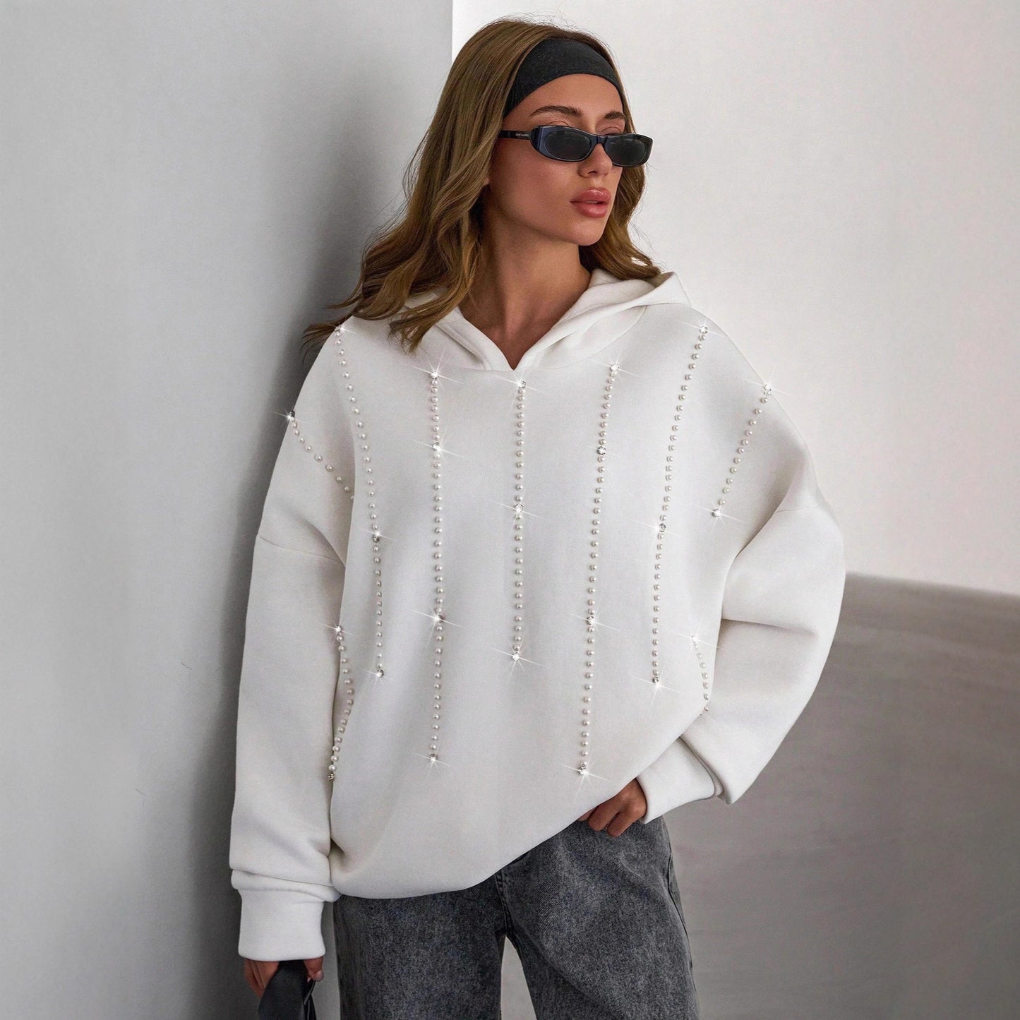 Damen Oversized Kapuzenpullover mit eleganten Perlenakzenten Stalluxe
