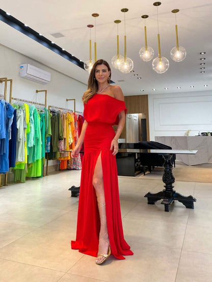 Damen Elegantes Abendkleid mit schulterfreiem Design und hohem Schlitz Stalluxe